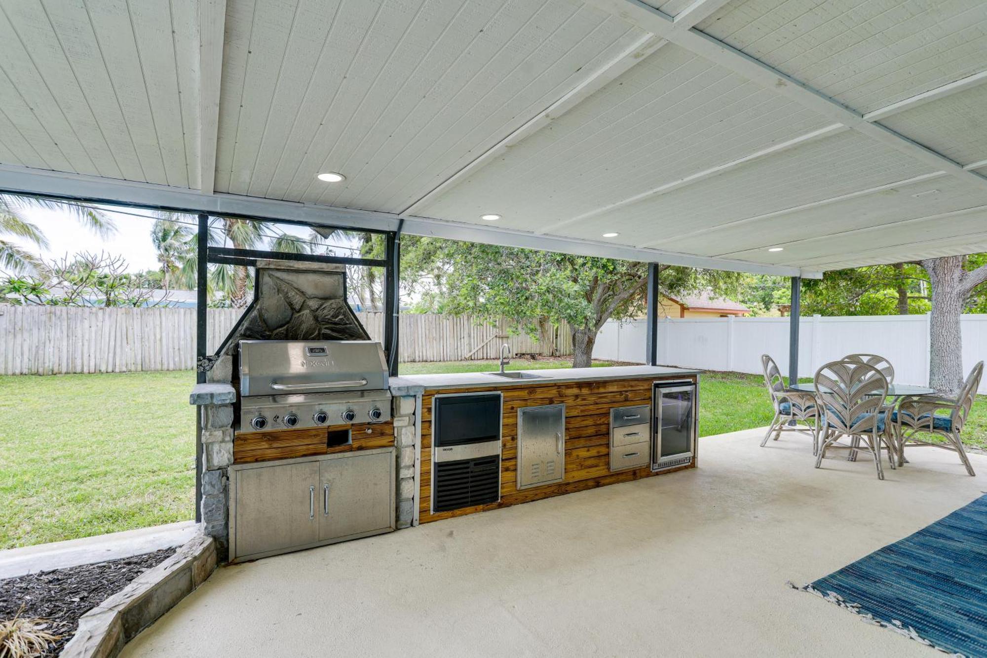 Pet-Friendly Cocoa Beach Home Walk To Beach! エクステリア 写真